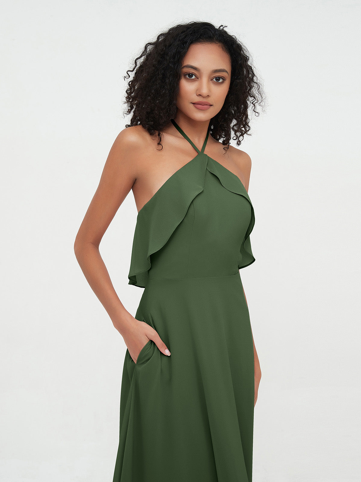 Vestidos largos de dama de honor de chiffon con tirantes de cuello halter Verde Oliva