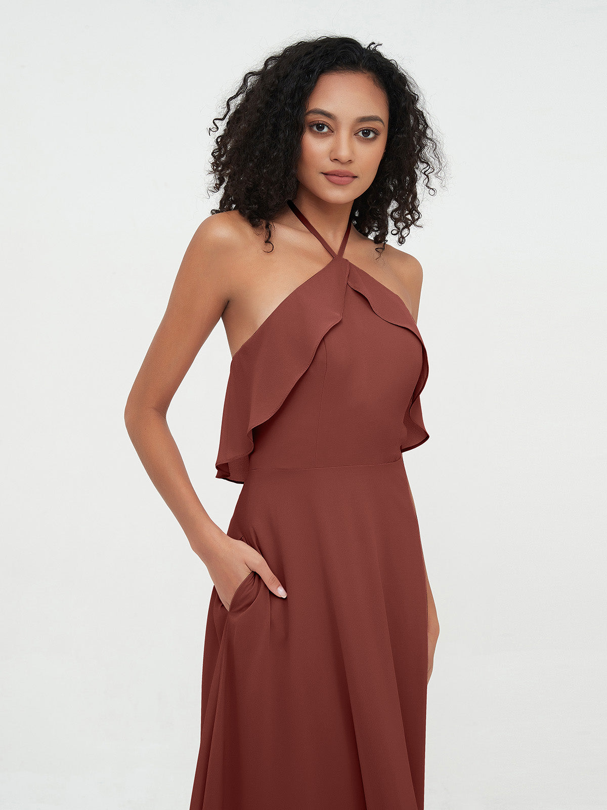 Vestidos largos de dama de honor de chiffon con tirantes de cuello halter Terracota
