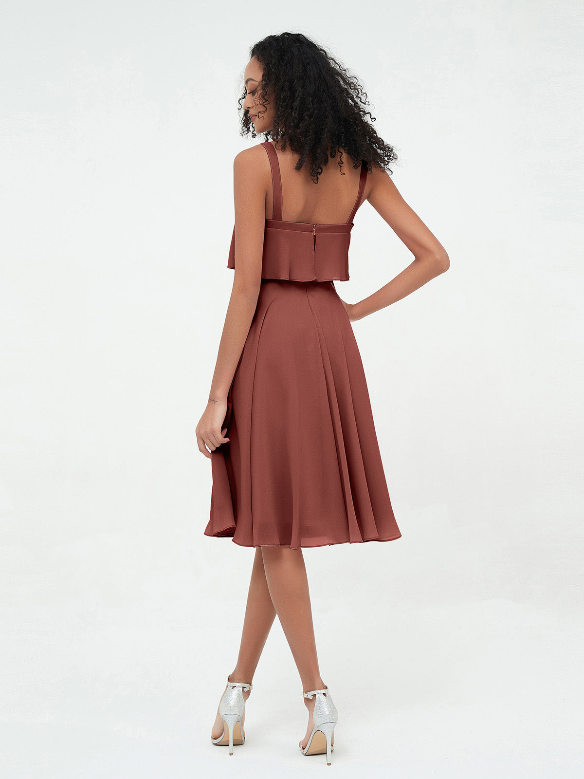 Vestidos cortos de chiffon con tirantes para la dama de honor con falda redonda Terracota