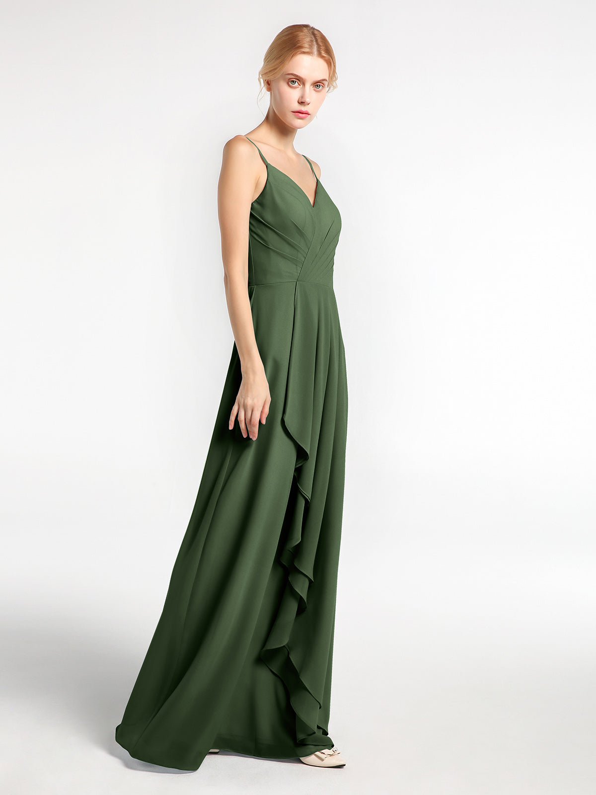 Vestido de chiffon con tirantes finos y escote en forma de corazón con detalle en cascada Verde Oliva Tallas Grandes