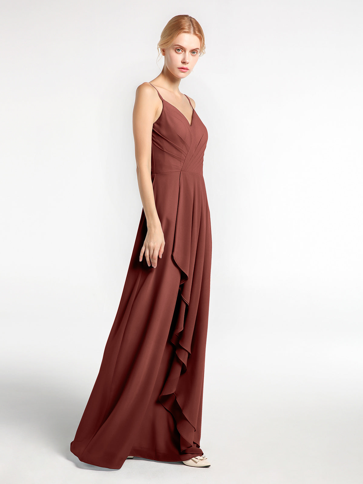 Vestido de chiffon con tirantes finos y escote en forma de corazón con detalle en cascada Terracota