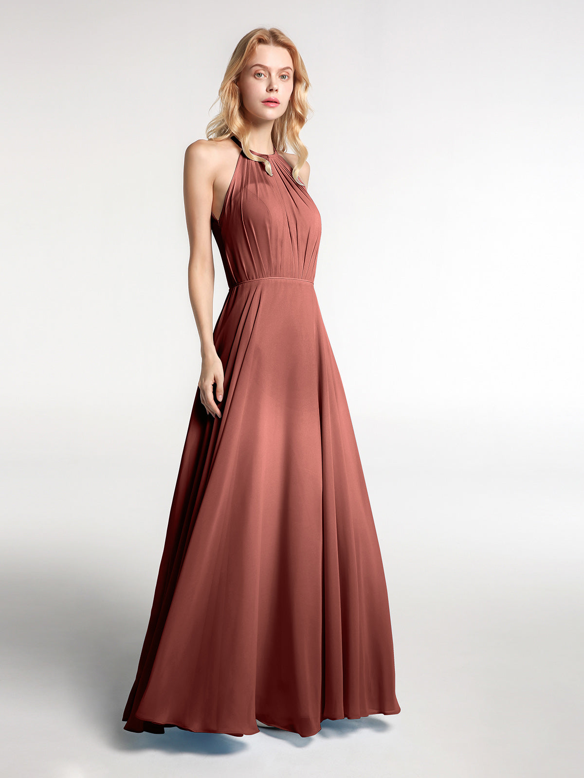 Vestido maxi de chiffon con cuello halter y falda circular Terracota