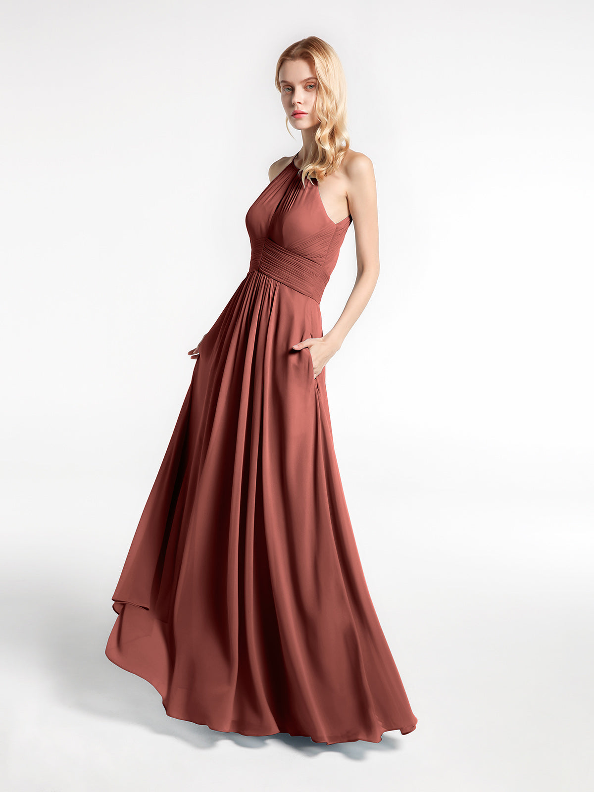 Vestido de chiffon con cuello halter y abertura en forma de cerradura con bolsillos Terracota Tallas Grandes