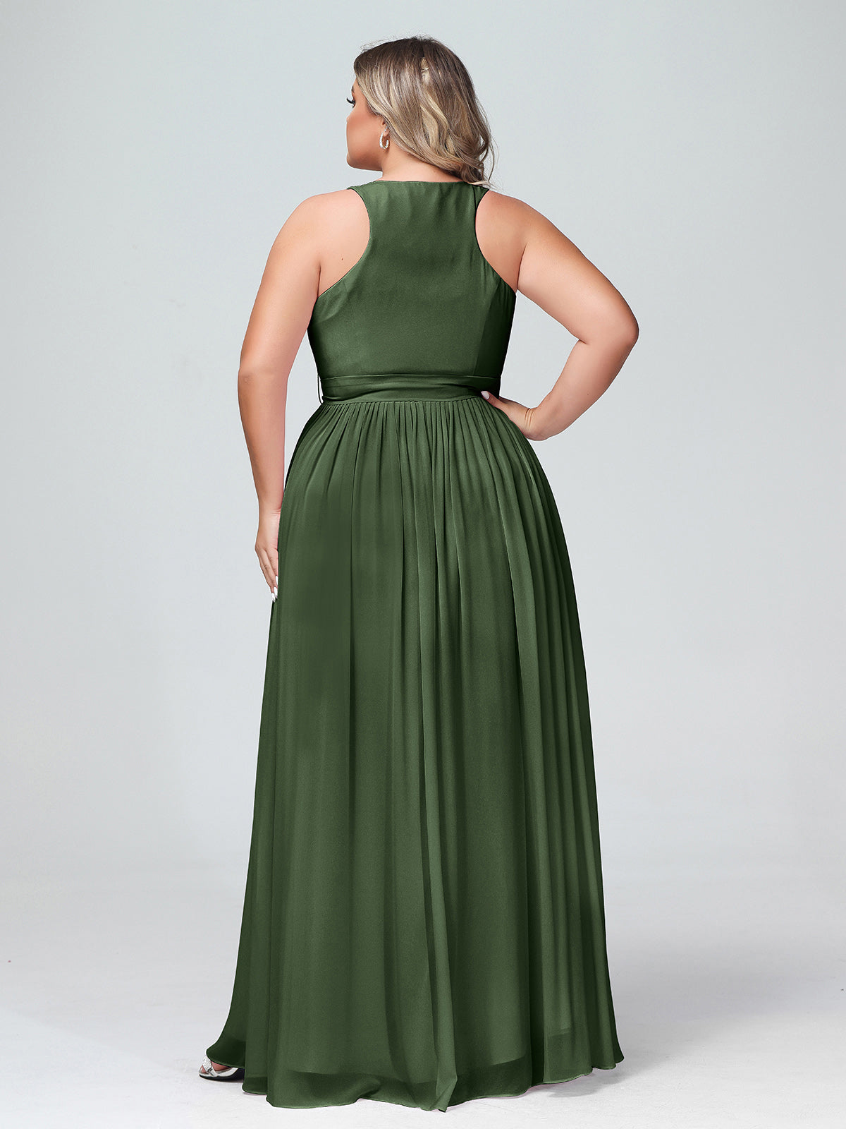 El vestido de chiffon con escote en V profundo y lazo de sash Verde Oliva Tallas Grandes