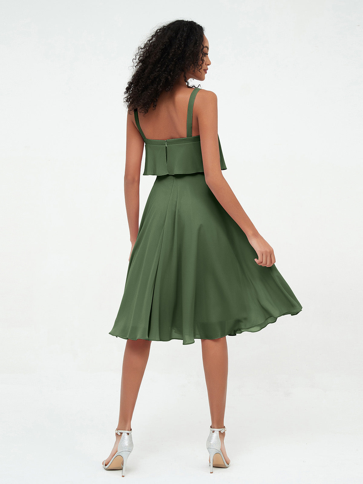 Vestidos cortos de chiffon con tirantes para la dama de honor con falda redonda Verde Oliva Tallas Grandes