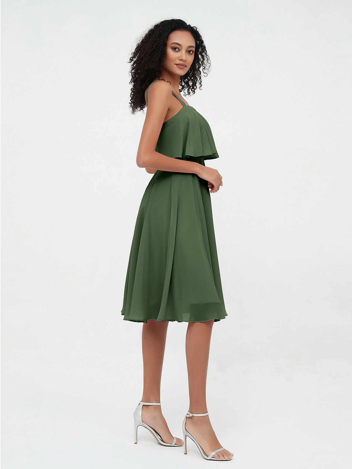 Vestidos cortos de chiffon con tirantes para la dama de honor con falda redonda Verde Oliva Tallas Grandes