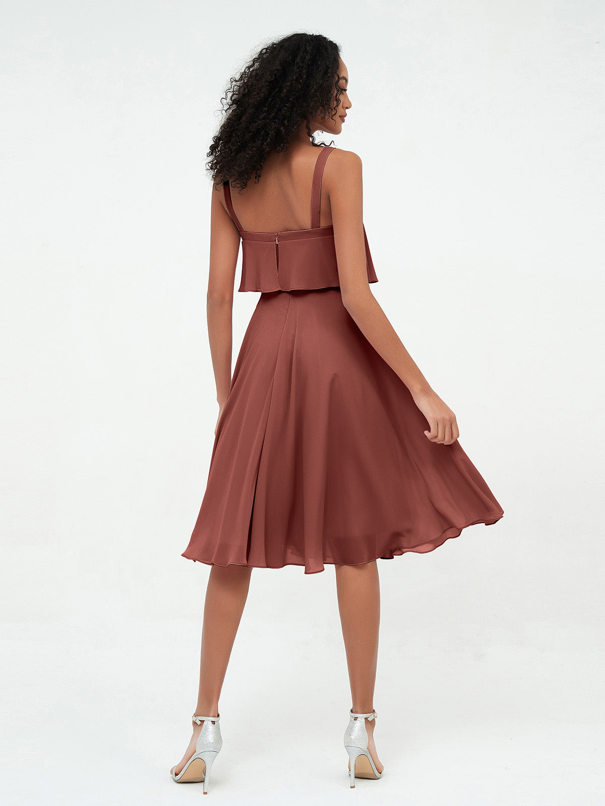 Vestidos cortos de chiffon con tirantes para la dama de honor con falda redonda Terracota