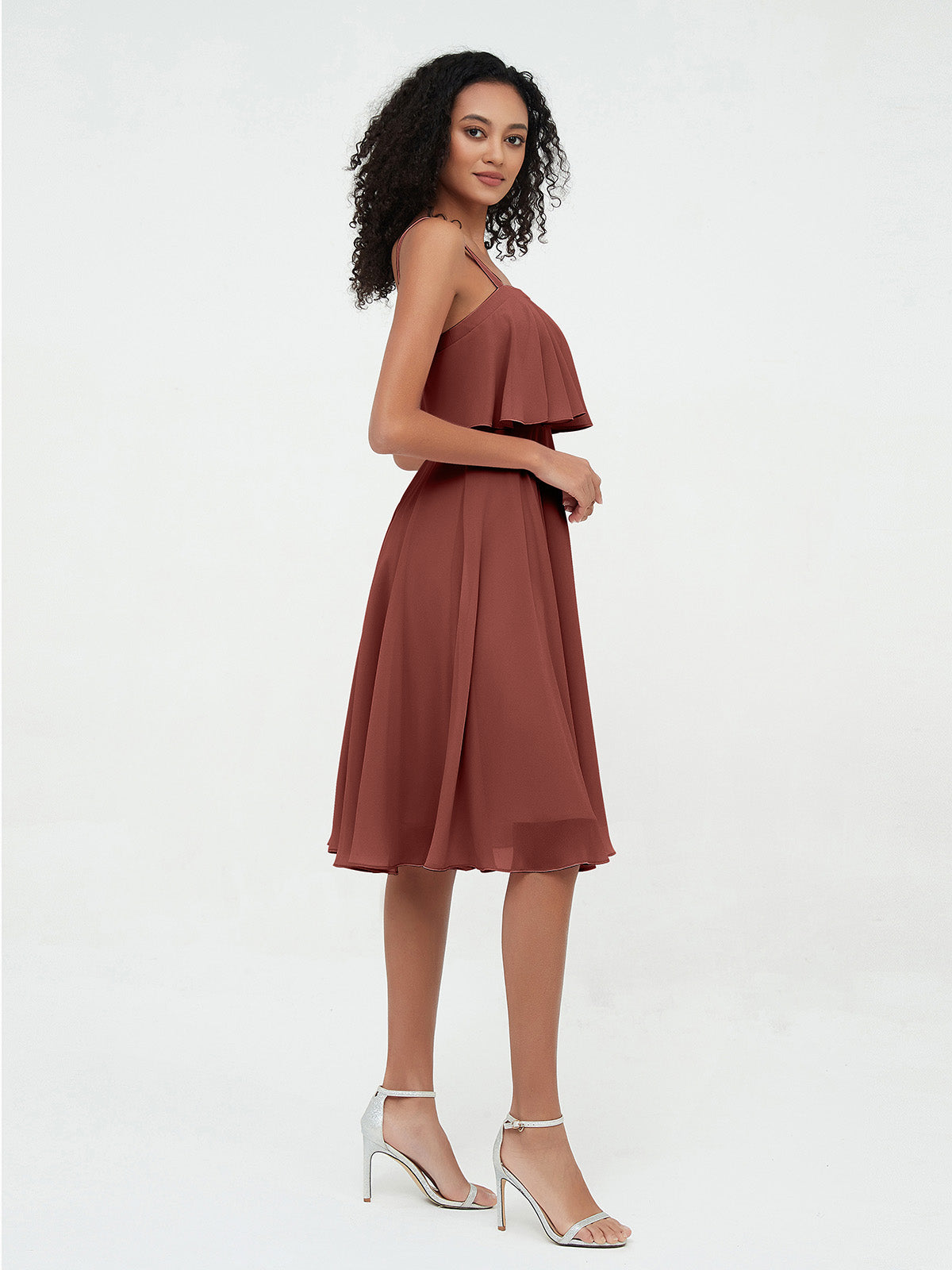 Vestidos cortos de chiffon con tirantes para la dama de honor con falda redonda Terracota