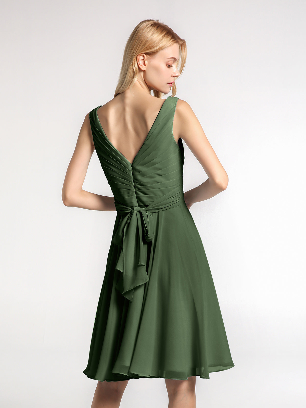 Vestido mini con escote en V y cuerpo plisado con falda circular Verde Oliva Tallas Grandes