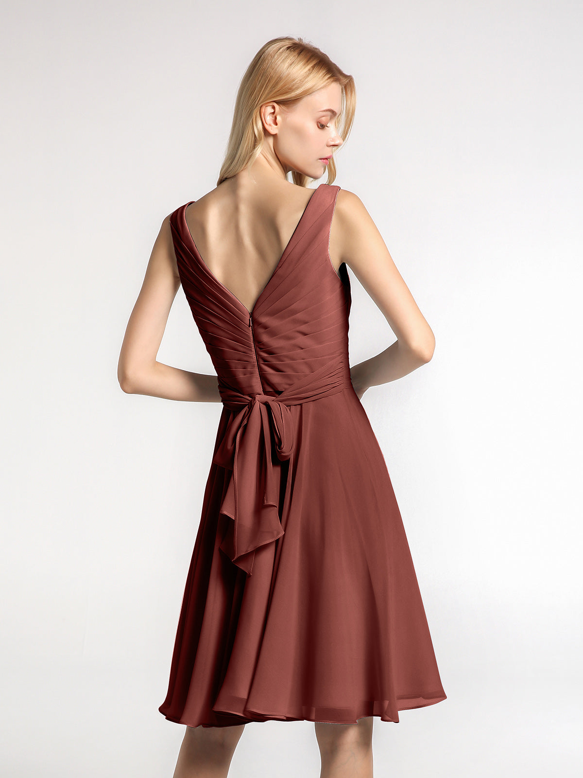 Vestido mini con escote en V y cuerpo plisado con falda circular Terracota Tallas Grandes