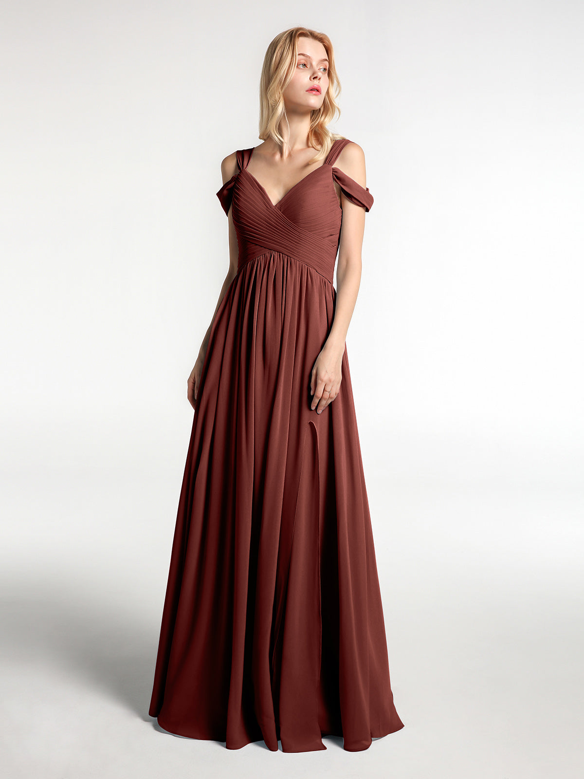 Vestido maxi con cintura imperio y hombros descubiertos con abertura Terracota