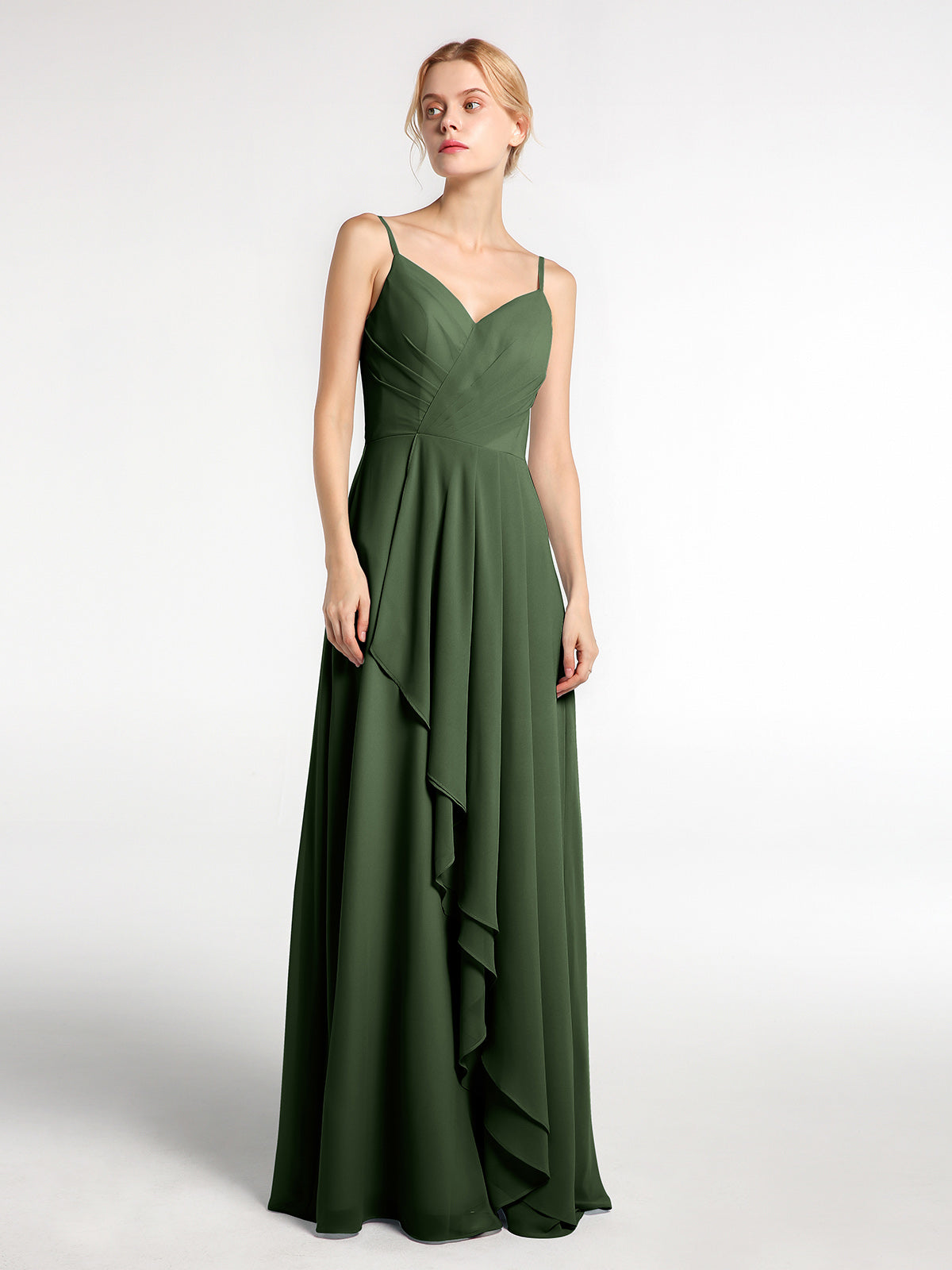 Vestido de chiffon con tirantes finos y escote en forma de corazón con detalle en cascada Verde Oliva Tallas Grandes