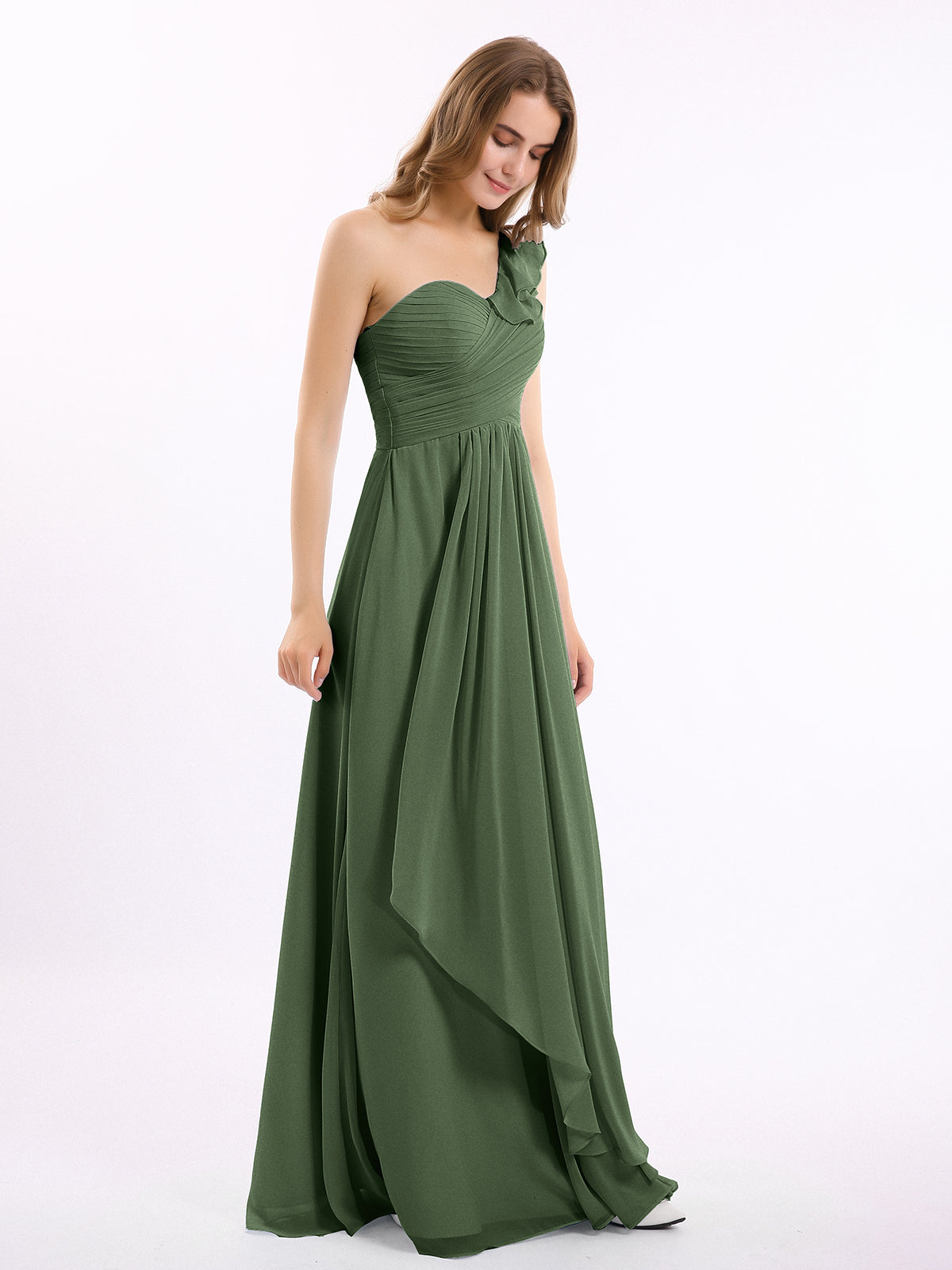 Eden Un Volante Hombro Largo Vestido De Dama De Honor Verde Oliva