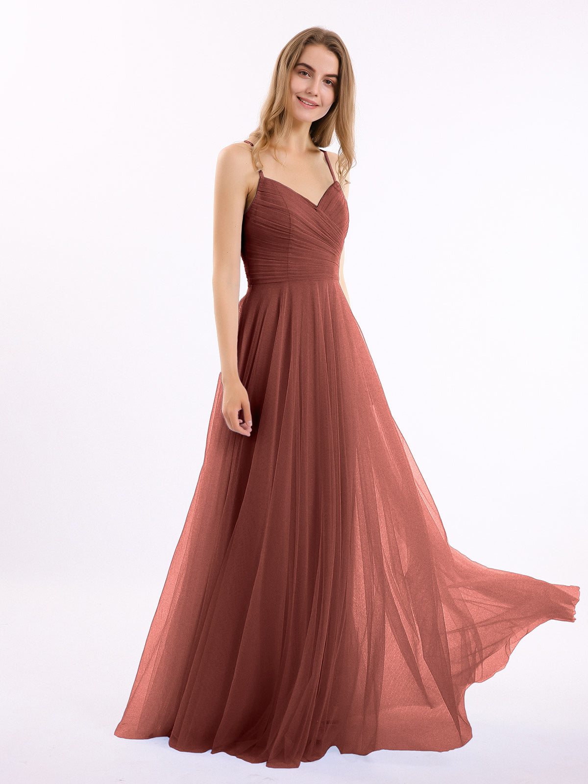 Vestido largo de tul con tirantes finos y escote en corazón Terracota
