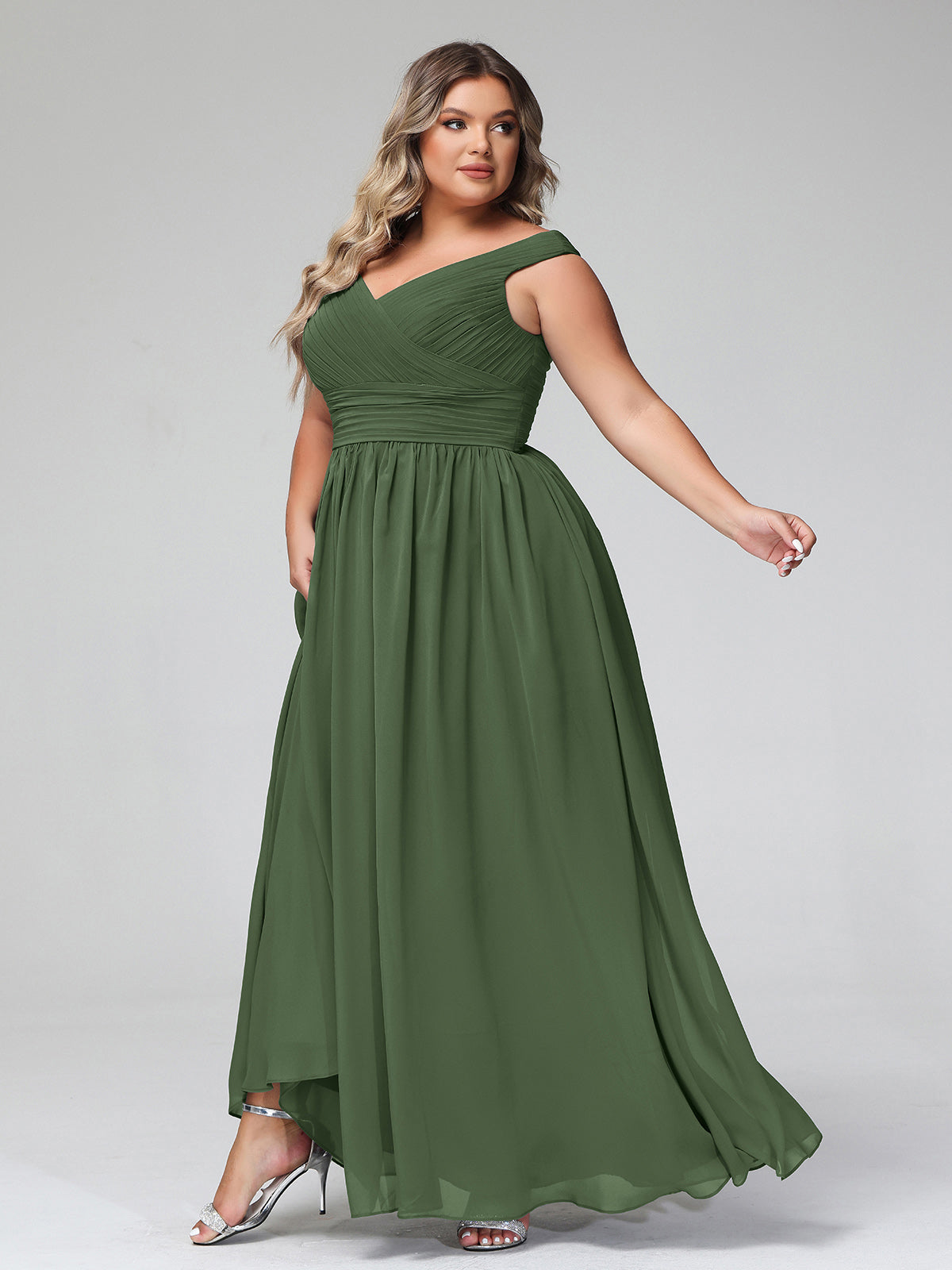 Vestido maxi con escote en V y hombros descubiertos con bolsillos Verde Oliva Tallas Grandes