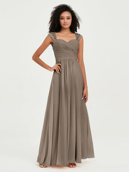 Vestidos de chiffon con escote en corazón y mangas cap de encaje Topo