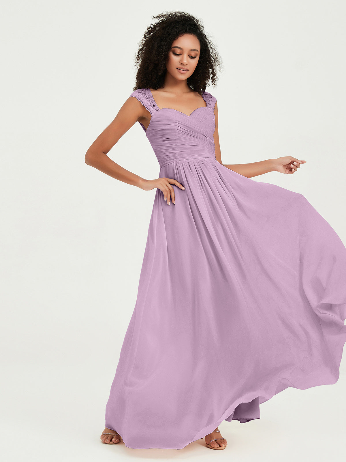 Vestidos de chiffon con escote en corazón y mangas cap de encaje Wisteria