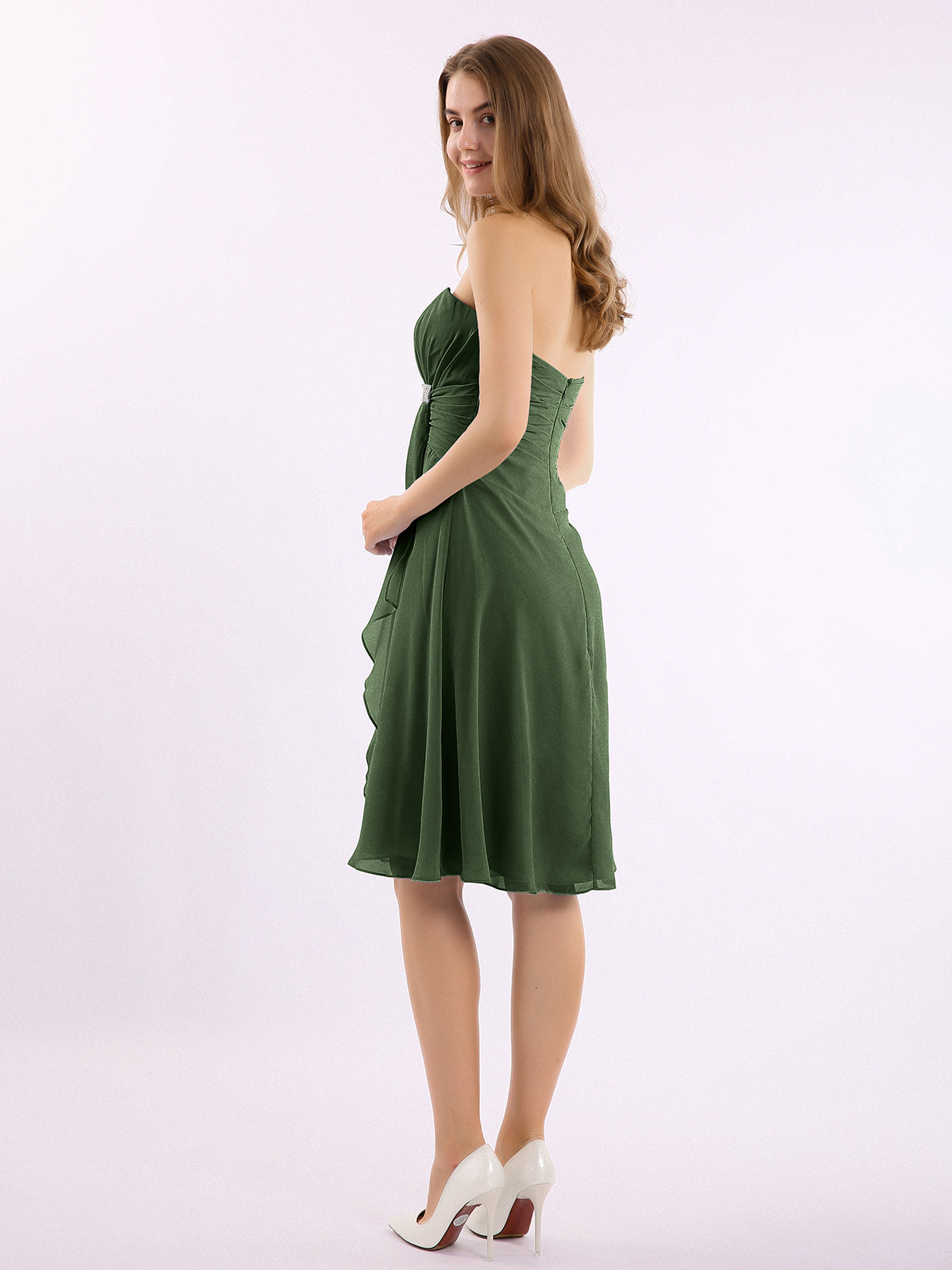 Vestido de chiffon a la altura de la rodilla con escote en corazón Verde Oliva Tallas Grandes