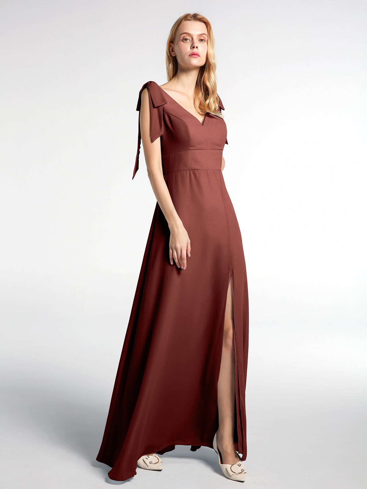 Vestido maxi de chiffon con tirantes planos y lazo con abertura frontal Terracota Tallas Grandes