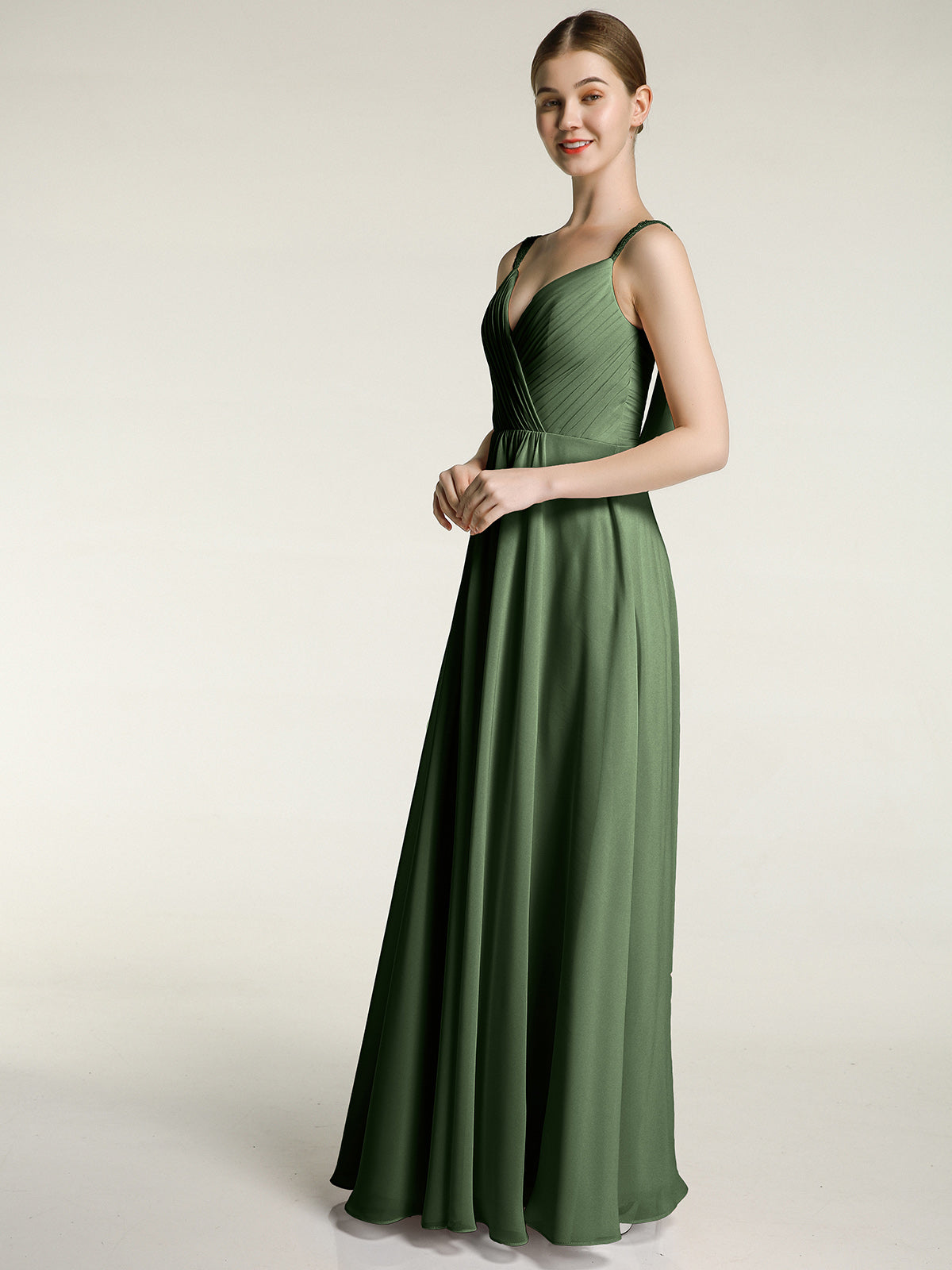 Vestidos de chiffon con escote en V y tirantes decorados con cuentas Verde Oliva