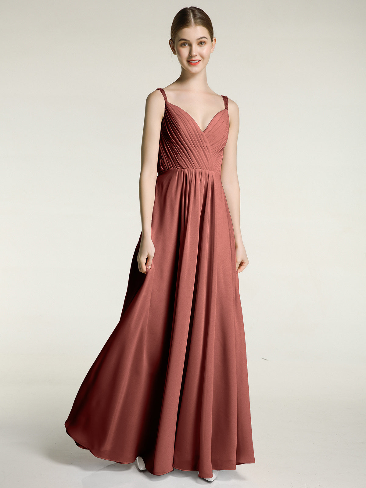 Vestidos de chiffon con escote en V y tirantes decorados con cuentas Terracota