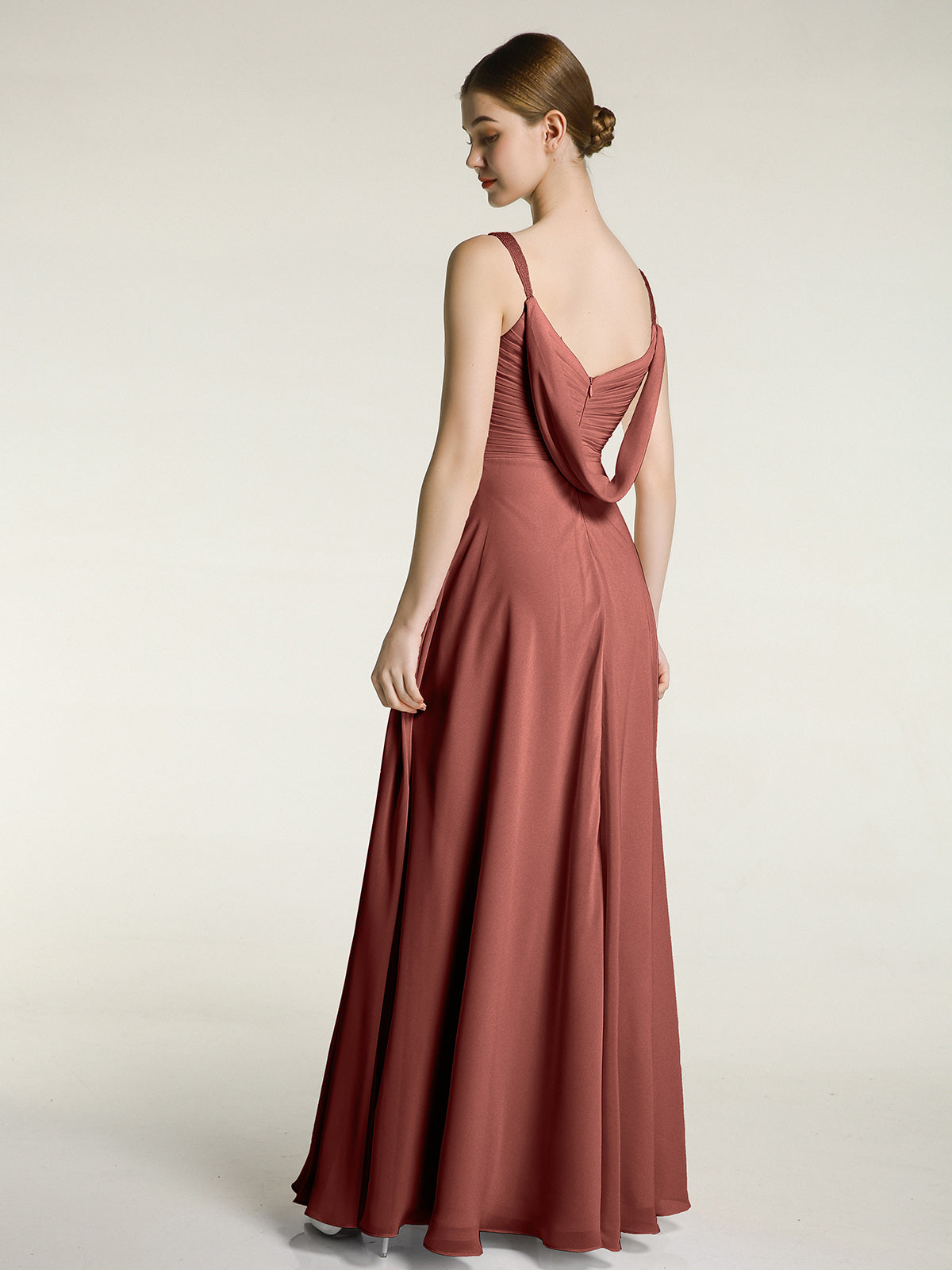 Vestidos de chiffon con escote en V y tirantes decorados con cuentas Terracota Tallas Grandes