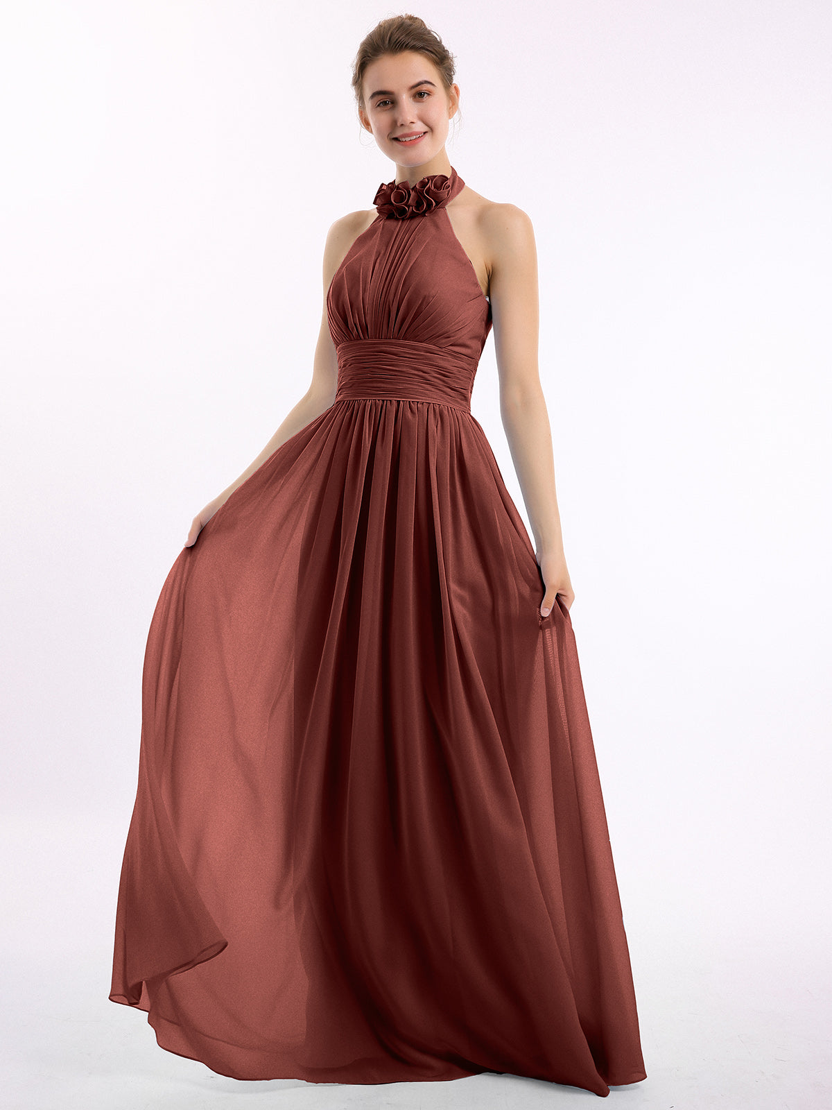 Vestido largo de chiffon estilo halter con flores Terracota Tallas Grandes