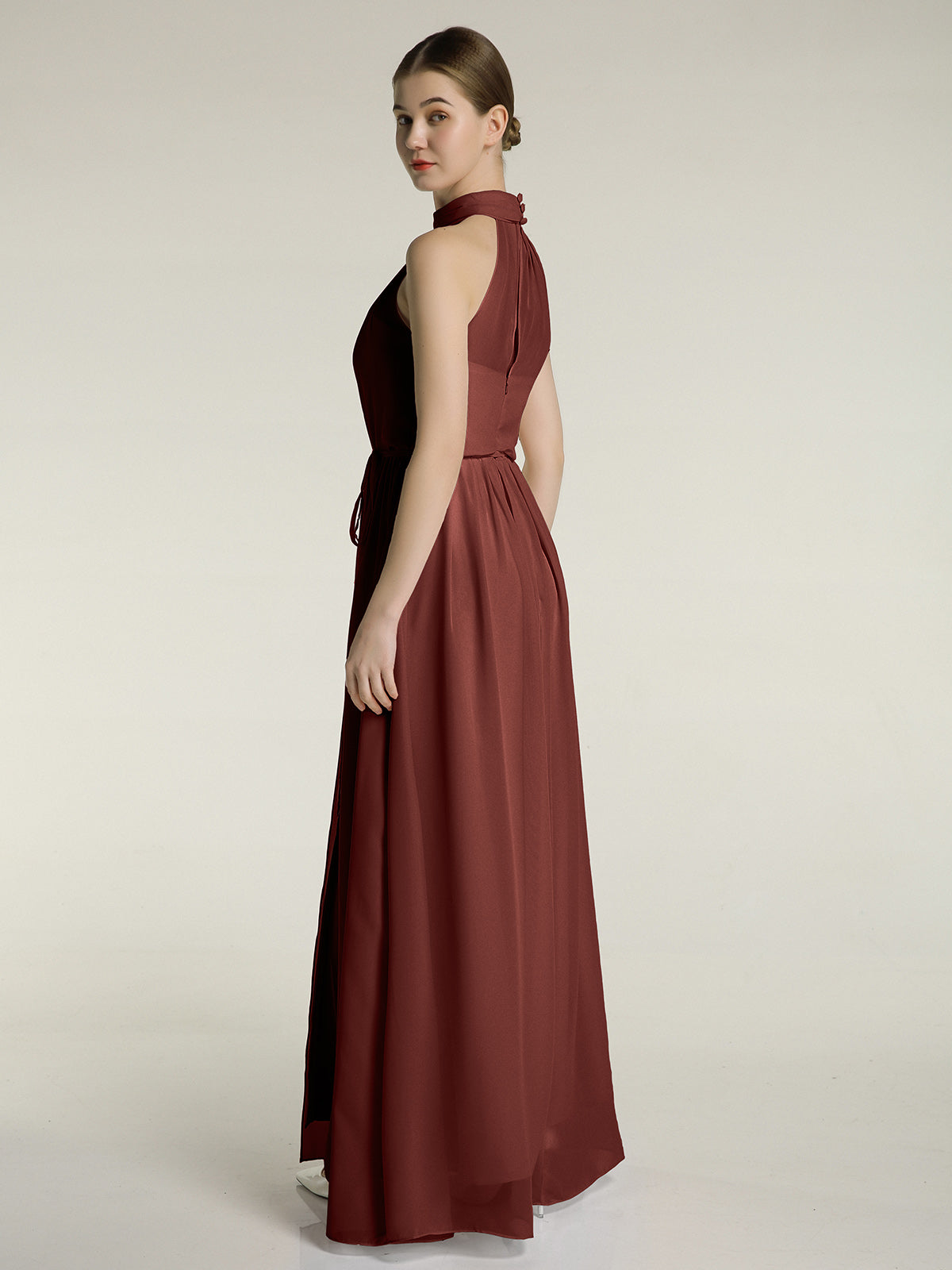 Vestidos de chiffon de cuello alto con abertura y lazo de cinturón Terracota