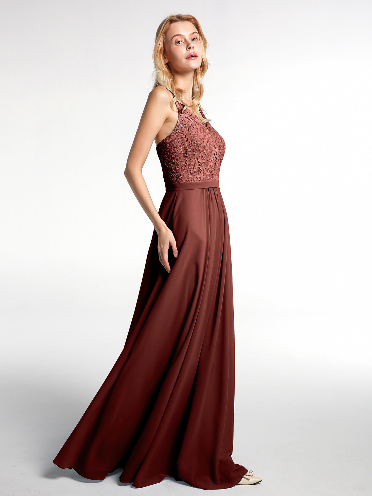 Vestido maxi con cuerpo de encaje y falda de chiffon con escote en V Terracota