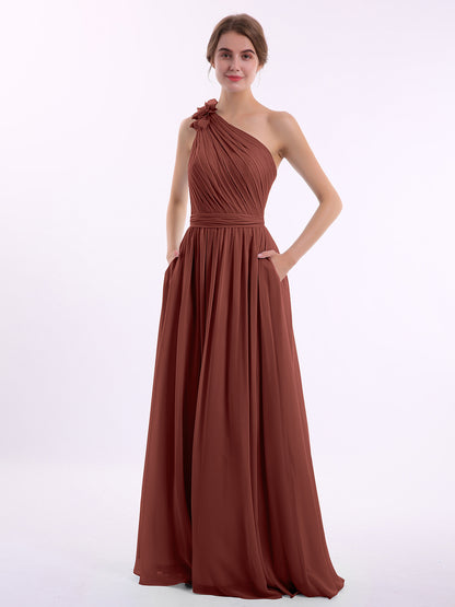 Vestidos de chiffon con un hombro de flor y bolsillo Terracota