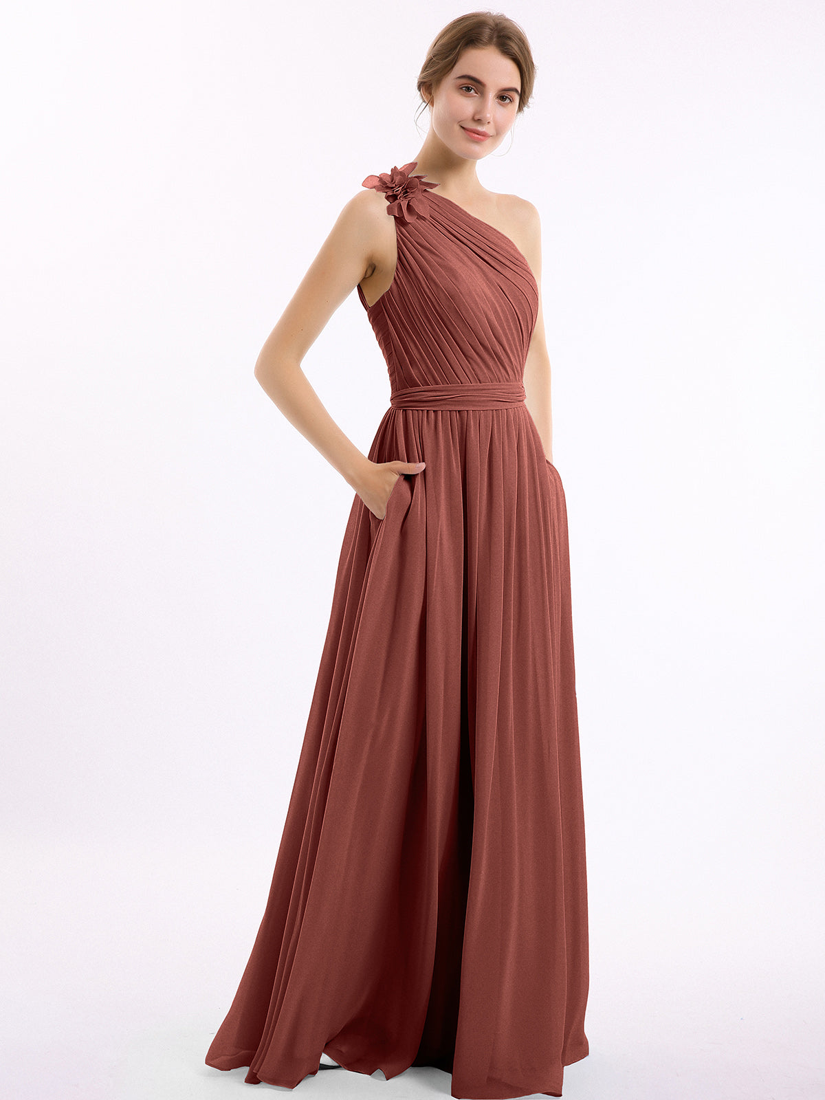Vestidos de chiffon con un hombro de flor y bolsillo Terracota