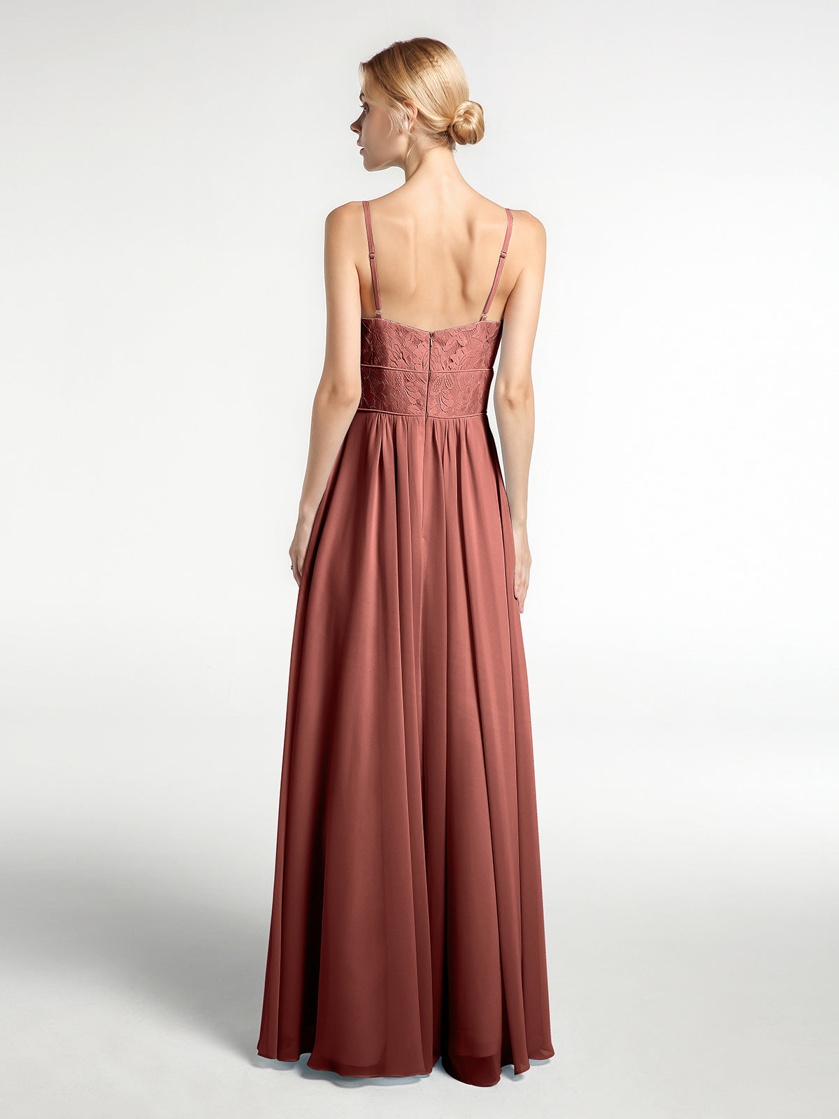 Vestidos de chiffon y encaje con tirantes finos Terracota