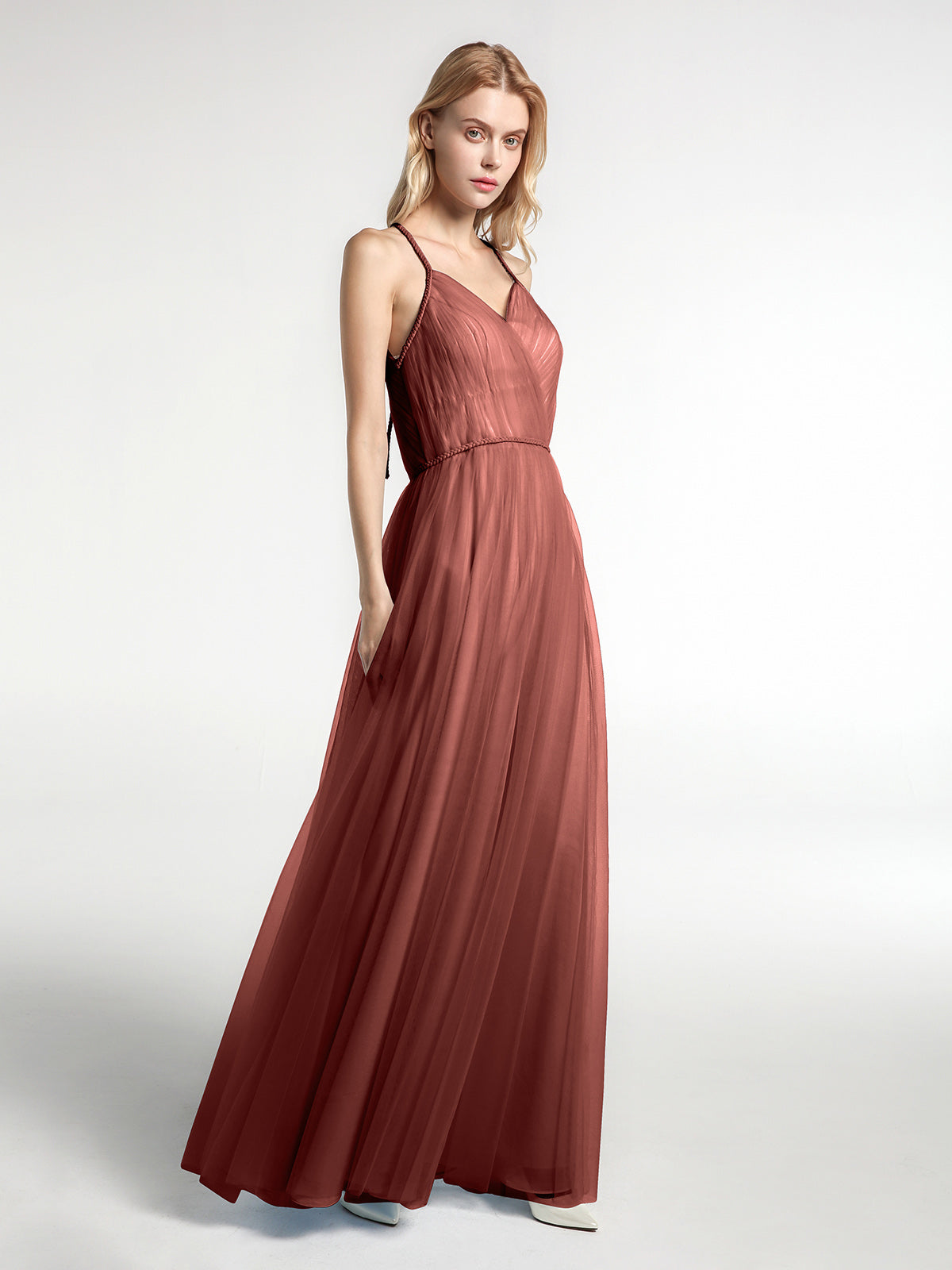 Vestido maxi de tul con tirantes entrelazados y escote en V Terracota
