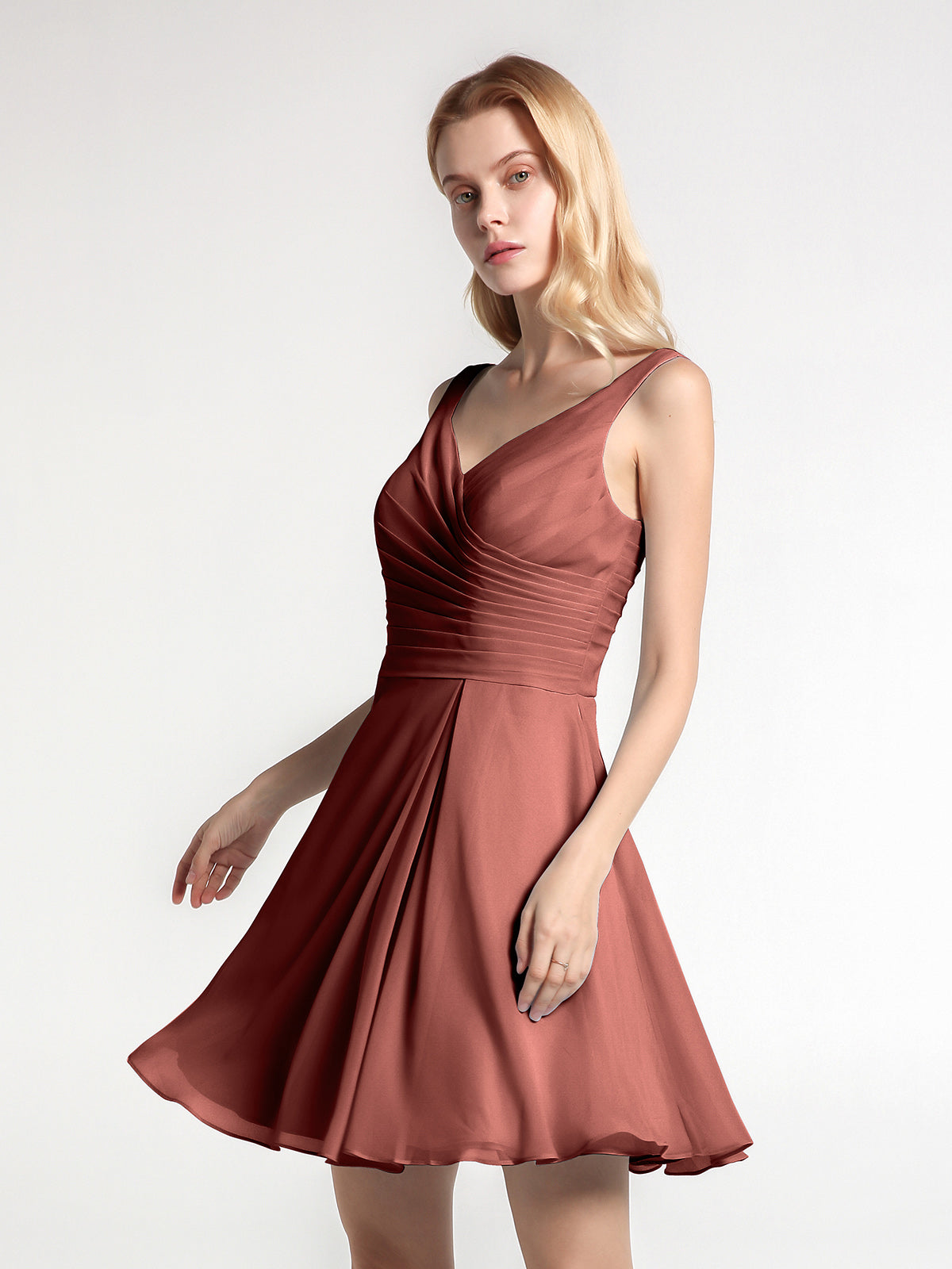 Penelope Escote En V Gasa Corto Vestido De Dama De Honor Terracota