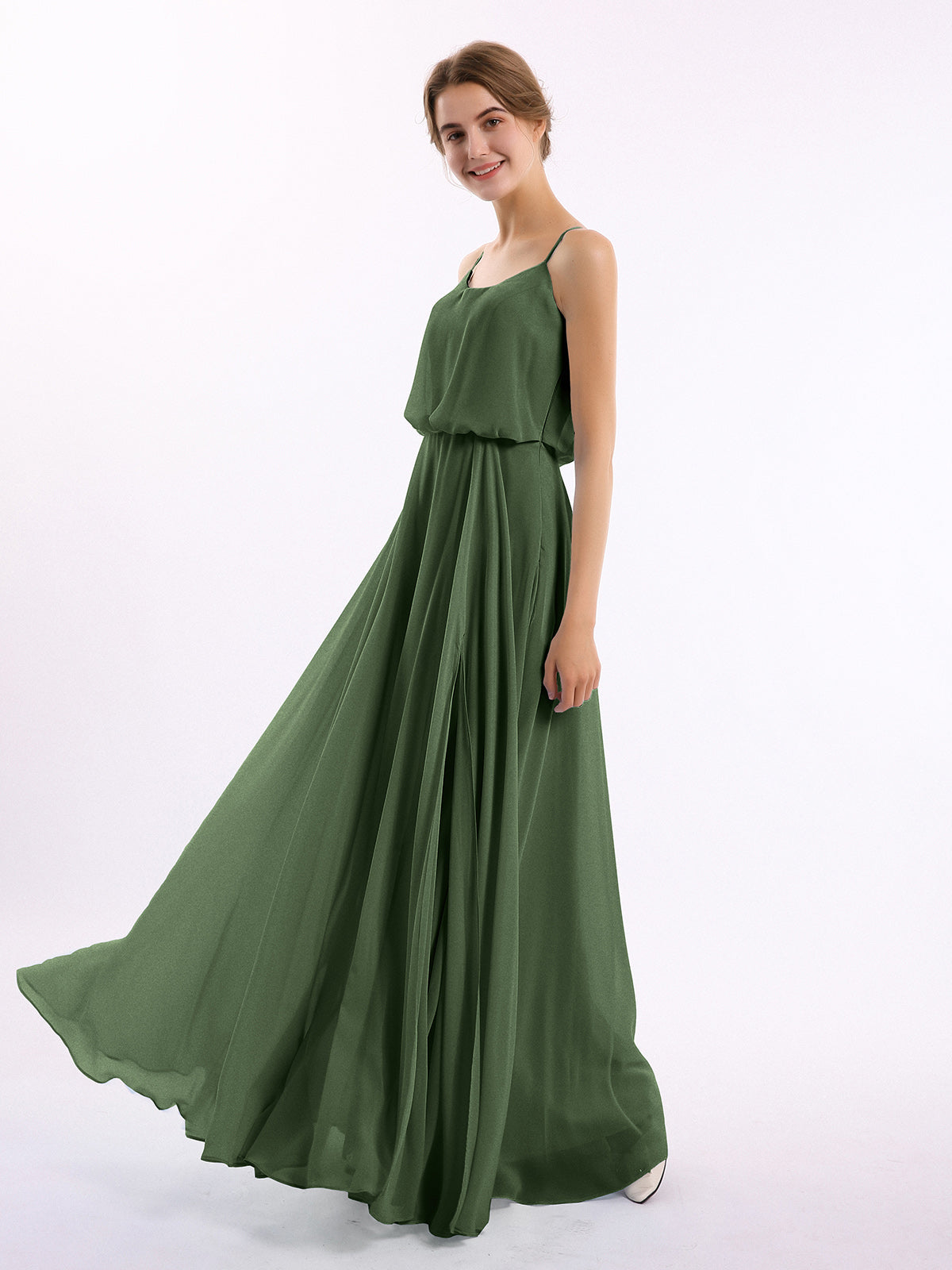 Vestidos de chiffon con tirantes finos y escote tipo scoop con abertura Verde Oliva