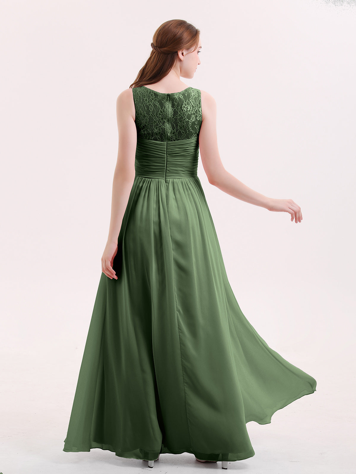 Poppy Corto Vestido De Dama De Honor Hasta La Rodilla Con Escote En V Verde Oliva Tallas Grandes