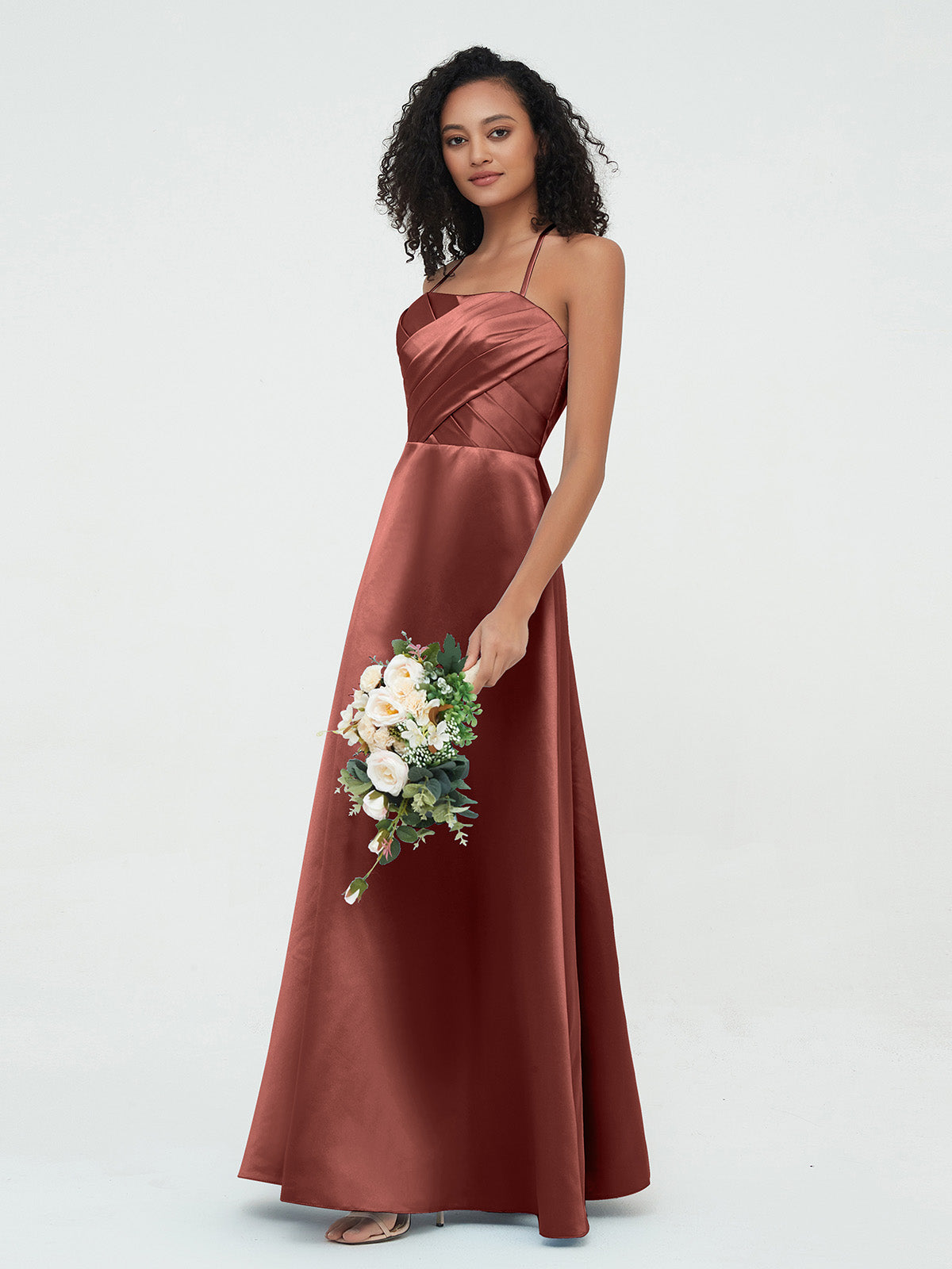 Vestidos largos de satén con tirantes spaghetti y cuerpo plisado Terracota