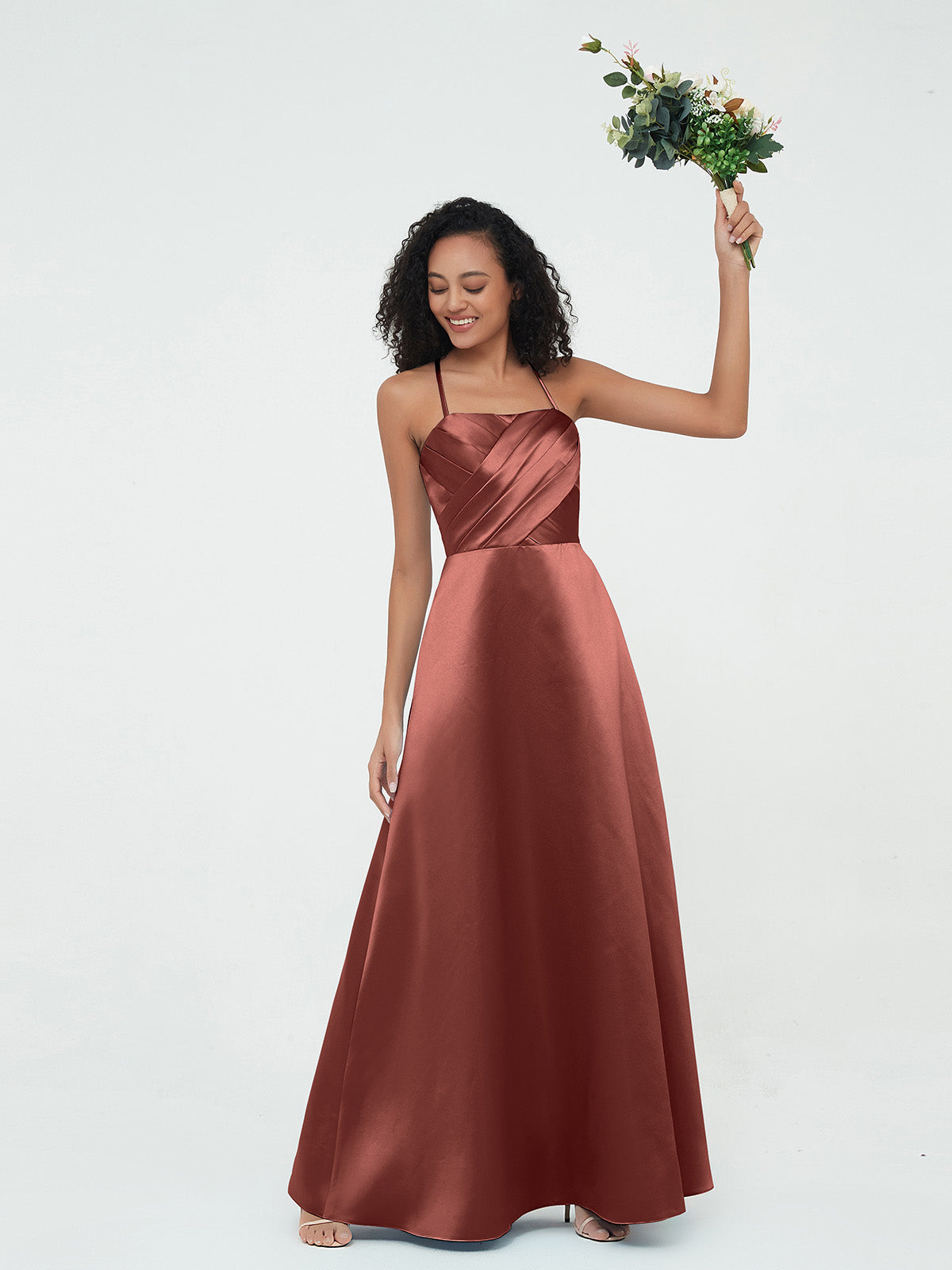 Vestidos largos de satén con tirantes spaghetti y cuerpo plisado Terracota Tallas Grandes