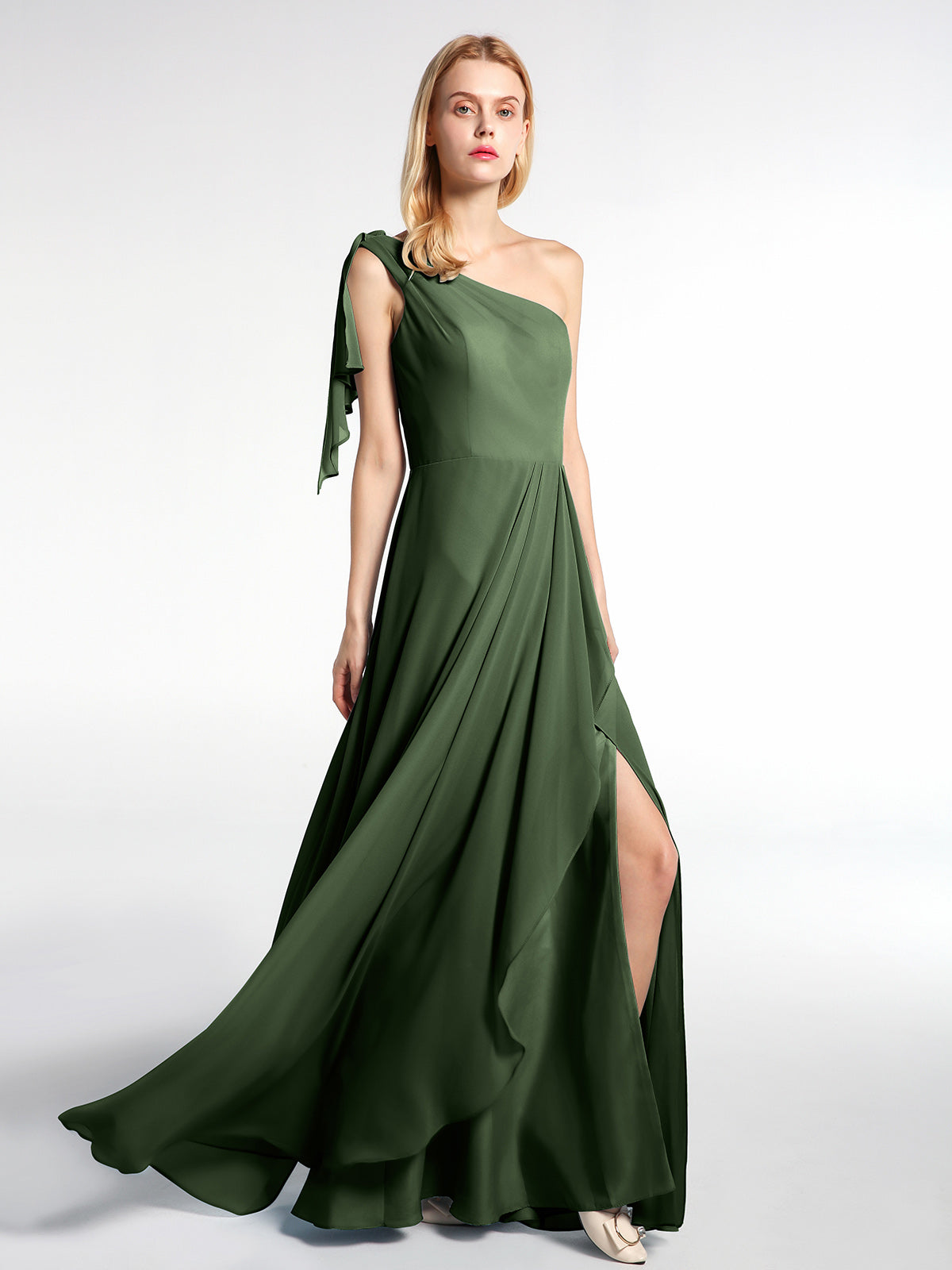 Vestido maxi de chiffon de un solo hombro con detalle en cascada Verde Oliva Tallas Grandes