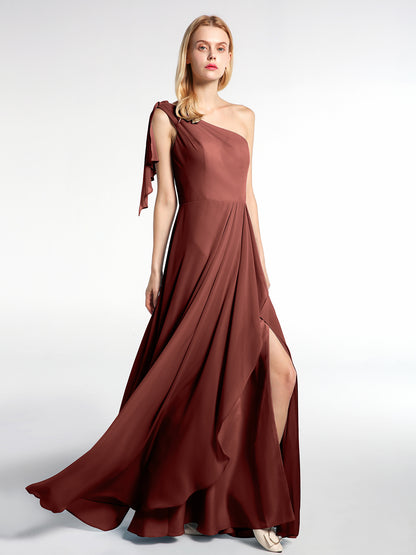 Vestido maxi de chiffon de un solo hombro con detalle en cascada Terracota Tallas Grandes