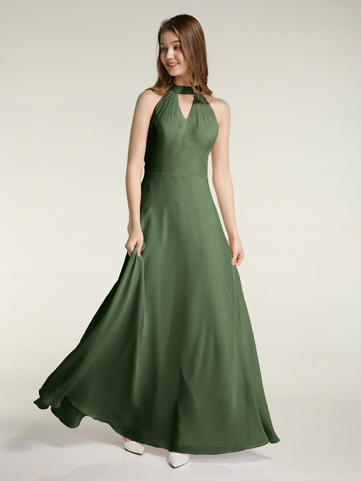 Vestidos largos de dama de honor estilo halter de chiffon con espalda baja Verde Oliva Tallas Grandes