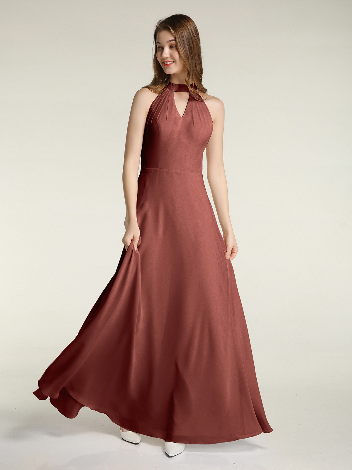 Vestidos largos de dama de honor estilo halter de chiffon con espalda baja Terracota Tallas Grandes