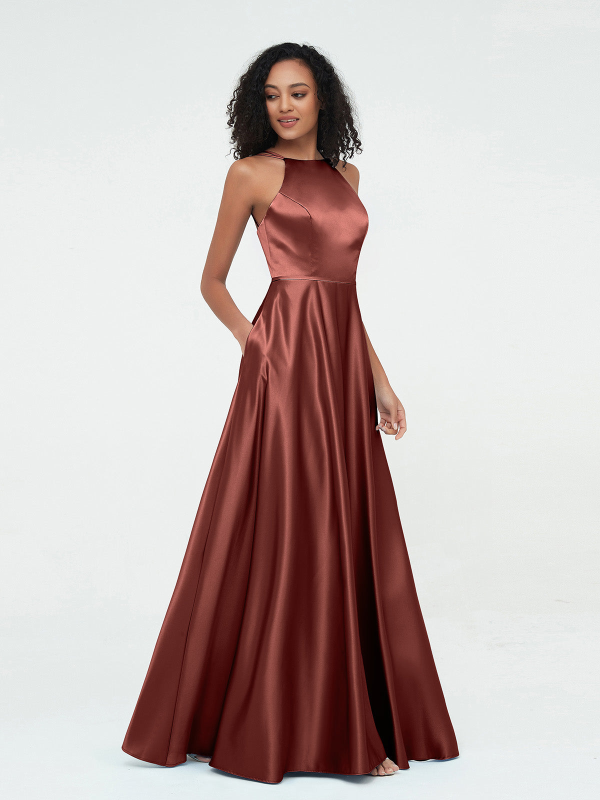 Vestidos máximos de satén estilo A-line con cuello halter y bolsillos Terracota
